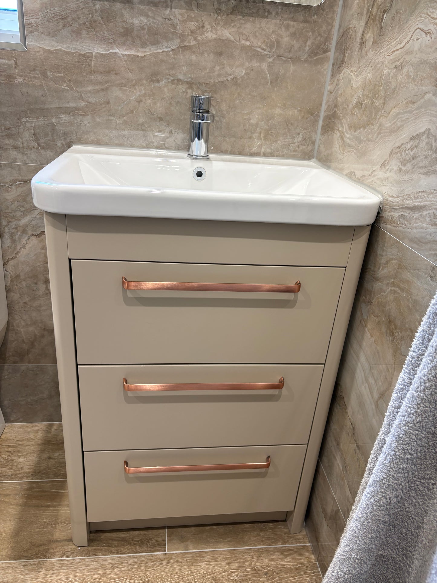 Bathroom vanity unit